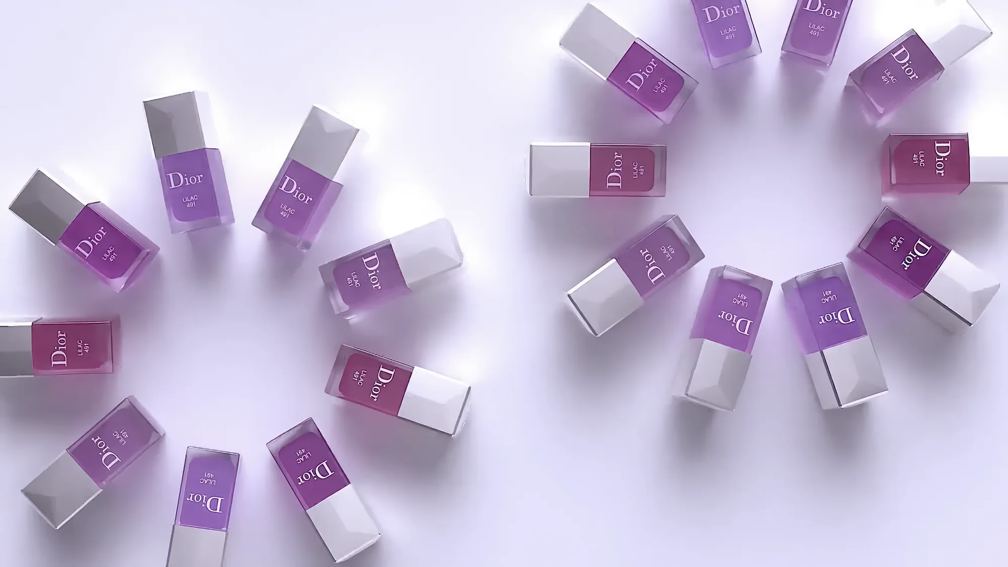 3D animation of nail polish bottles in a rosette — freelance luxury motion designer, Paris